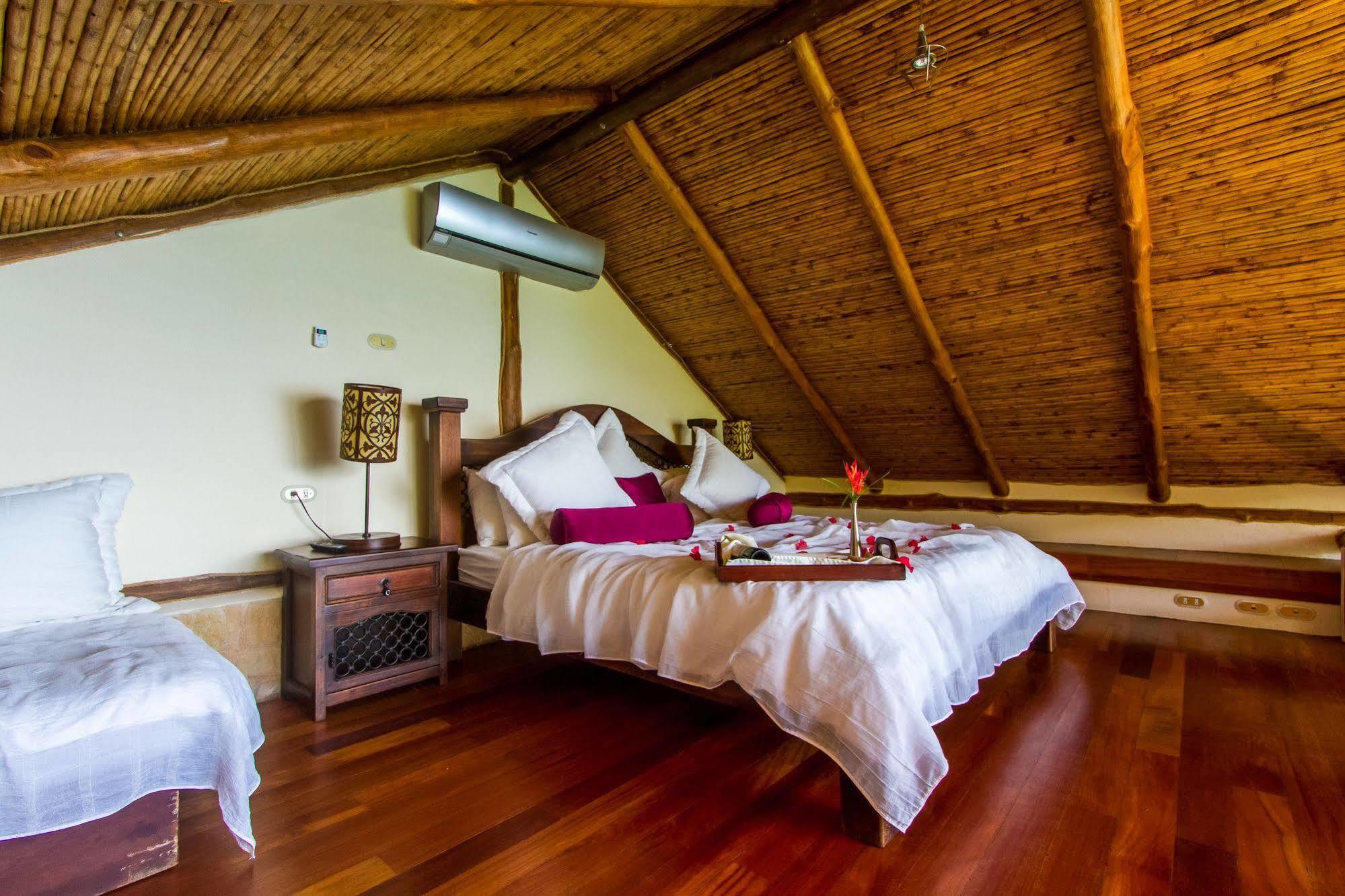 Issimo Suites Boutique Hotel & Spa - Adults Only Manuel Antonio Exteriör bild