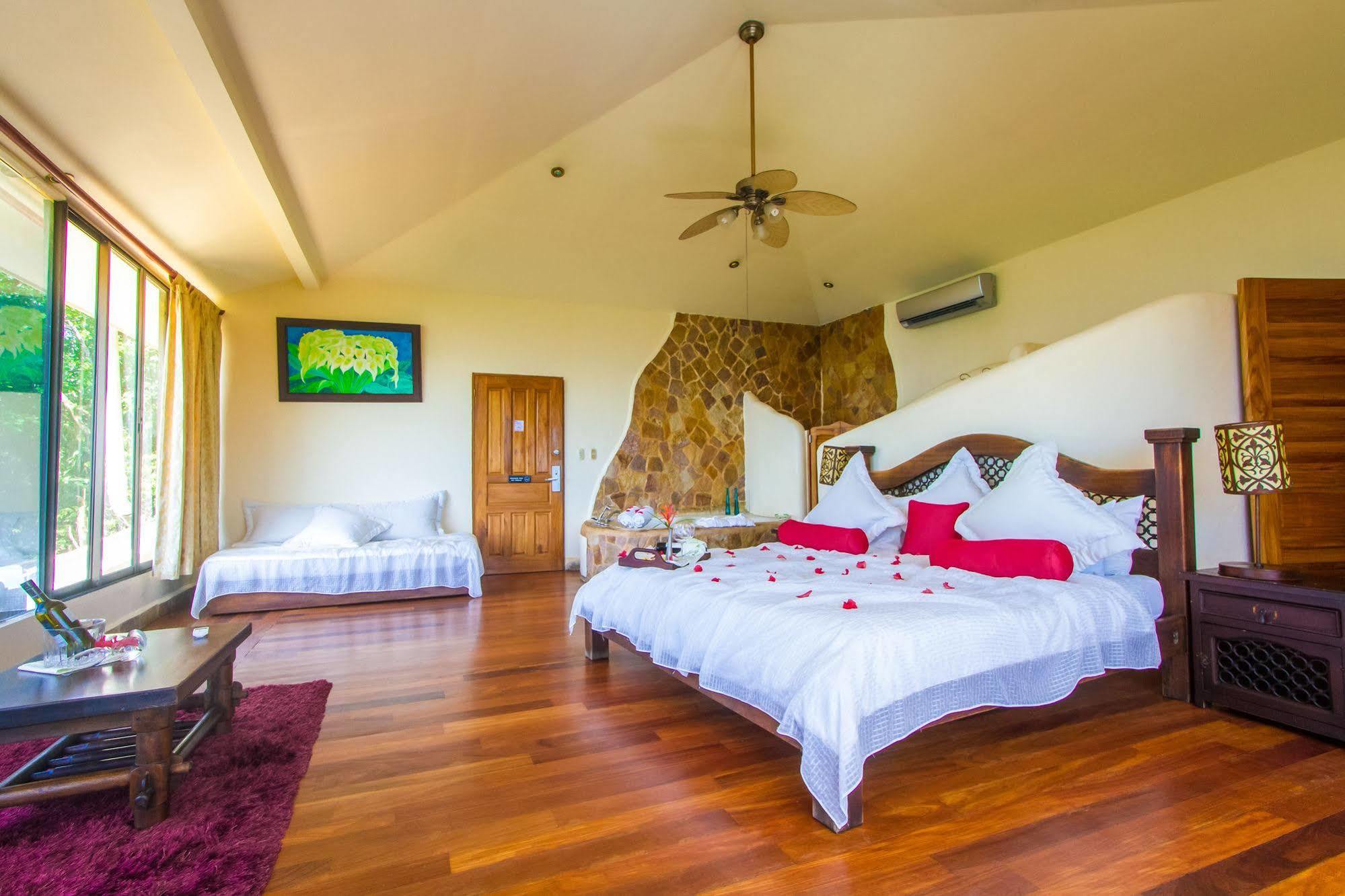 Issimo Suites Boutique Hotel & Spa - Adults Only Manuel Antonio Exteriör bild